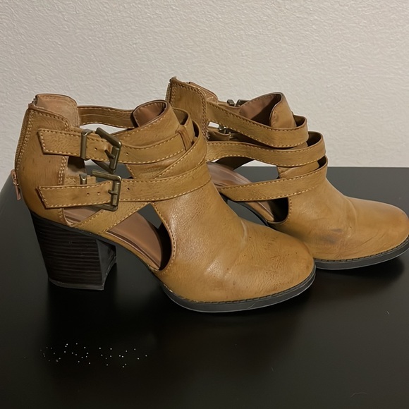 Tan booties - Picture 3 of 3